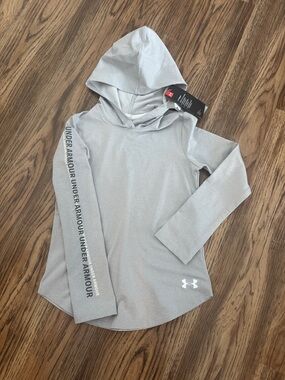 NWT!! Under Armour Girls' Light Gray Pullover Hooded Performance Shirt